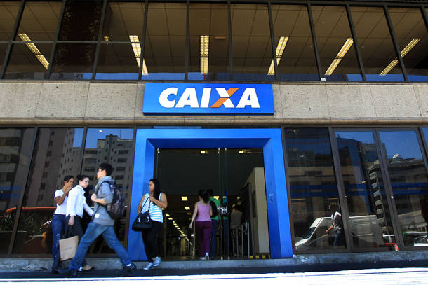CPRES1 SAO PAULO 23/11/2012 JORGE HEREDA PRESIDENTE DA CAIXA NEGÓCIOS O presidente da Caixa , Jorge Hereda , durante entrevista na sede da Caixa na avenida Paulista . Na foto fachada de agência da Caixa na Avenida Paulista FOTO: CLAYTON DE SOUZA/ESTADÃO