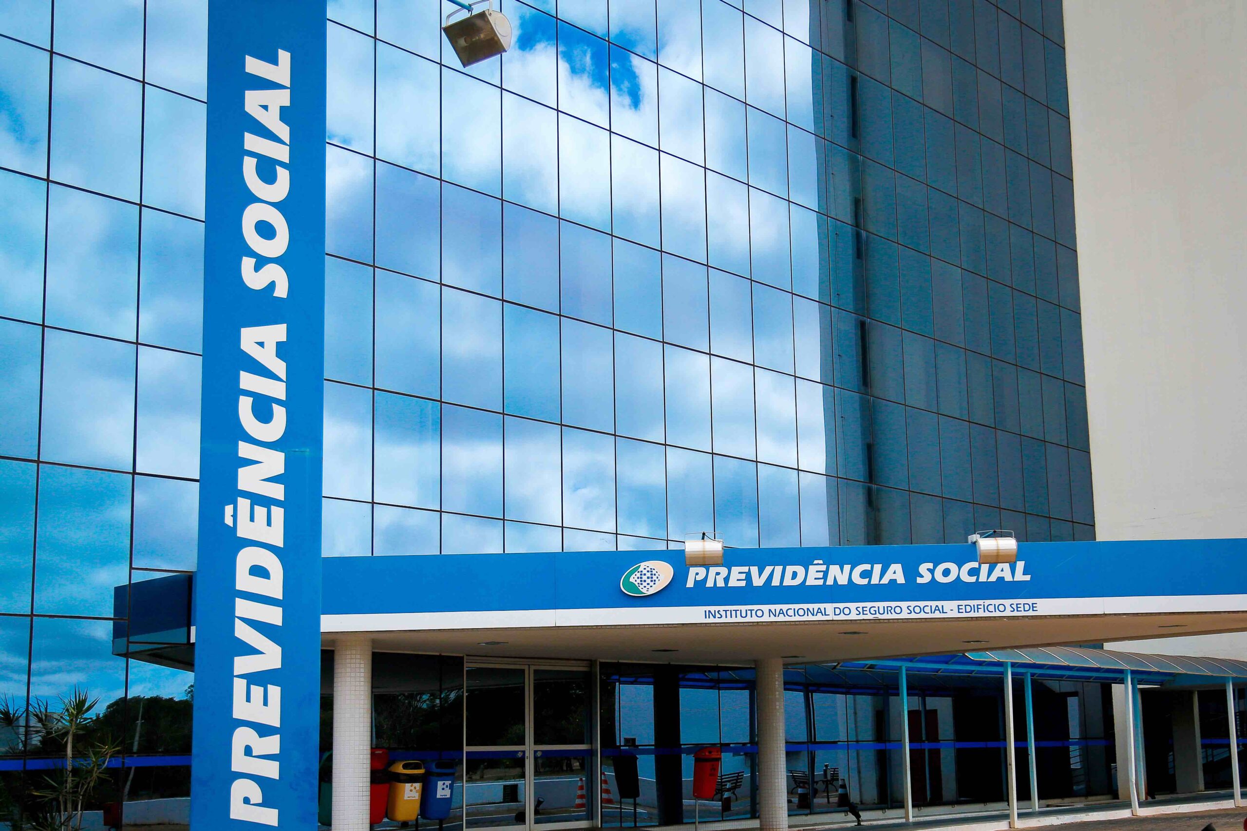 Fachada da sede da Previdência Social. Brasília, 30-07-2017. Foto: Sérgio Lima/PODER 360