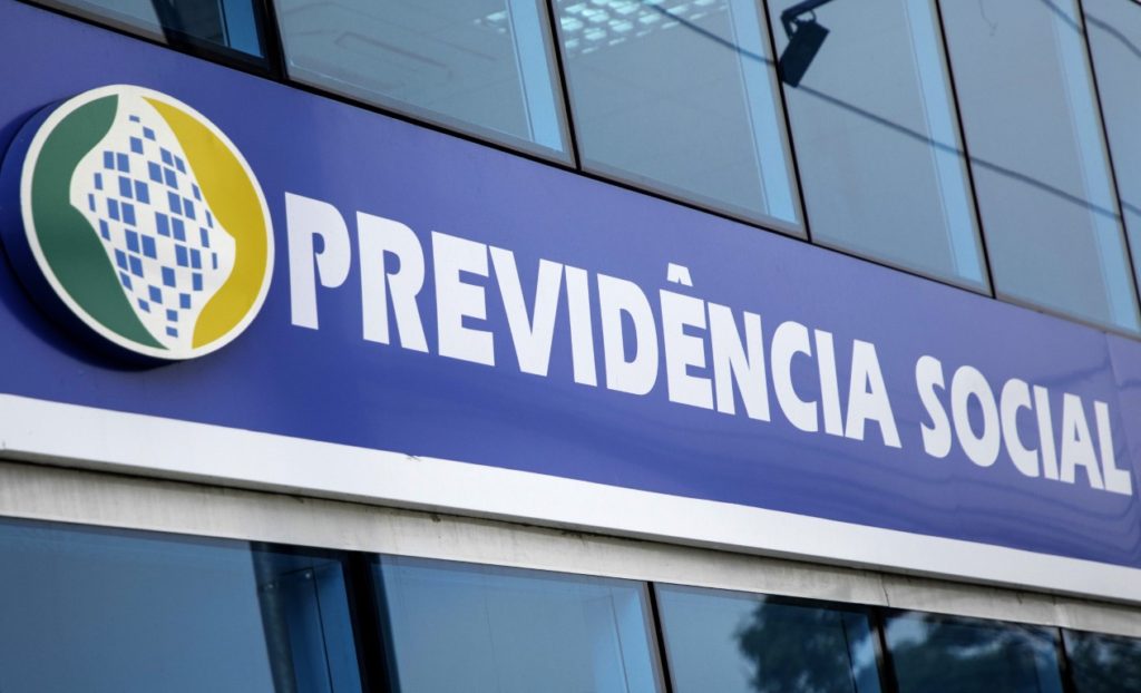 Segurados do INSS comemoram a BRILHANTE NOTÍCIA anunciada pelos bancos