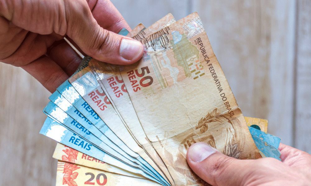 Concurso Público: confira 7 editais com salários que podem chegar a R$ 8 mil