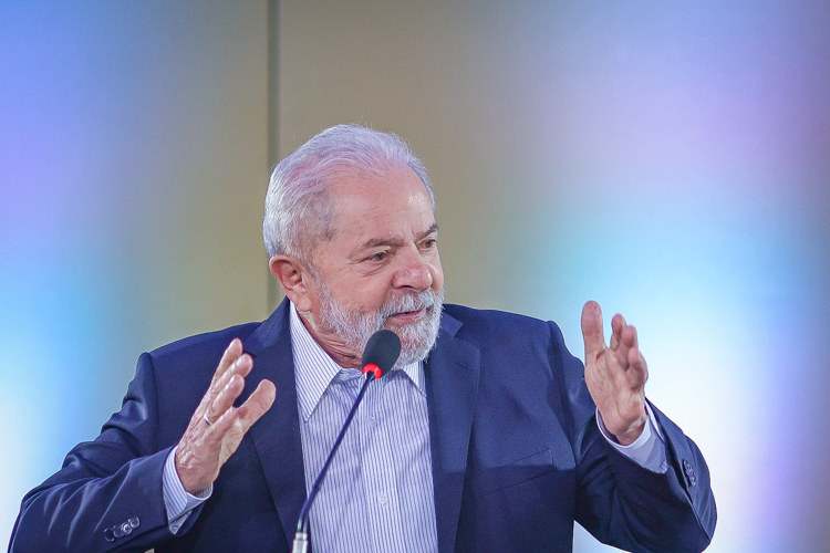 Concursos públicos: Lula assina reajuste salarial dos servidores federais