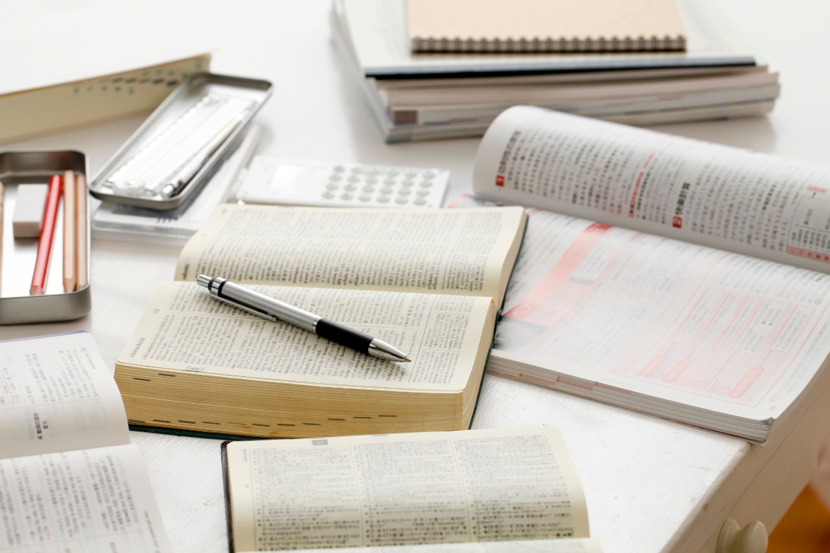Aprenda como estudar para concurso usando questões e simulados