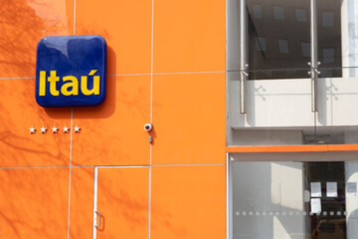 Após INSTABILIDADE no sistema, ITAÚ solta COMUNICADO e recebe CRÍTICAS