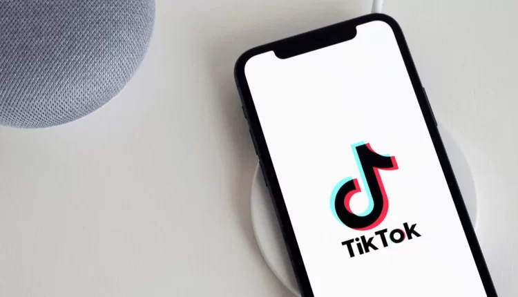 SEGREDO REVELADO! Descubra como brasileiros estão FATURANDO R$ 50 MIL fazendo lives no TikTok