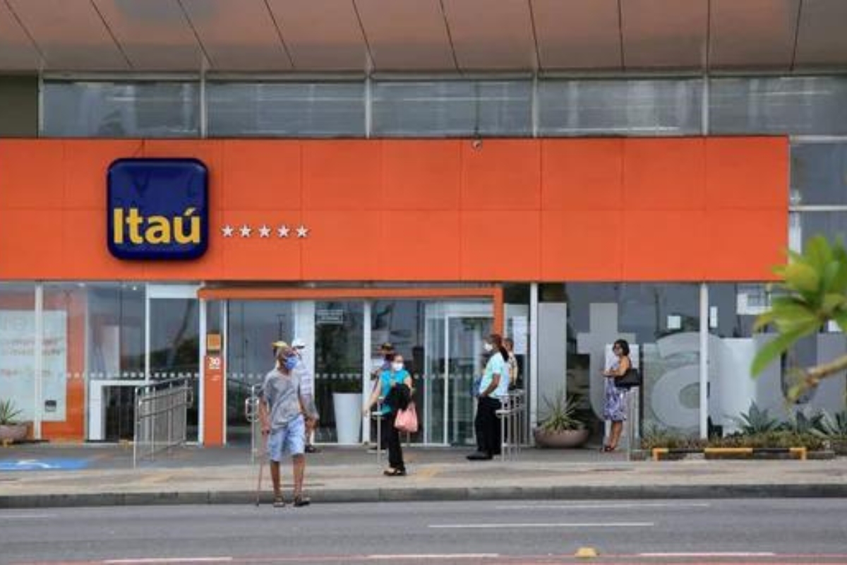 Cartões CANCELADOS e inúmeras RECLAMAÇÕES: o que aconteceu com o Itaú?
