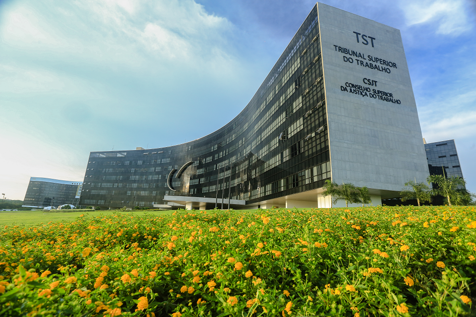 Concurso TST: Inscrições Abertas para 290 Vagas de Técnico e Analista