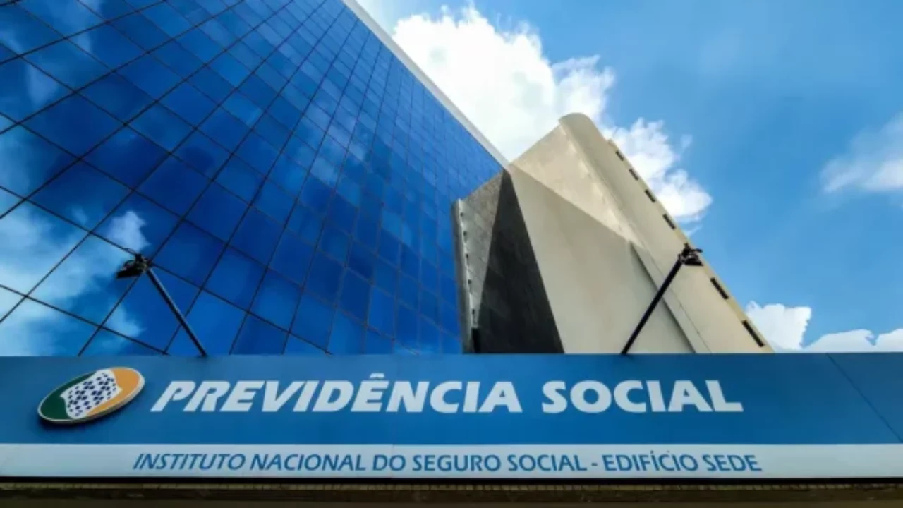 TCU determina BLOQUEIO AUTOMÁTICO de descontos do INSS; veja quem será impactado