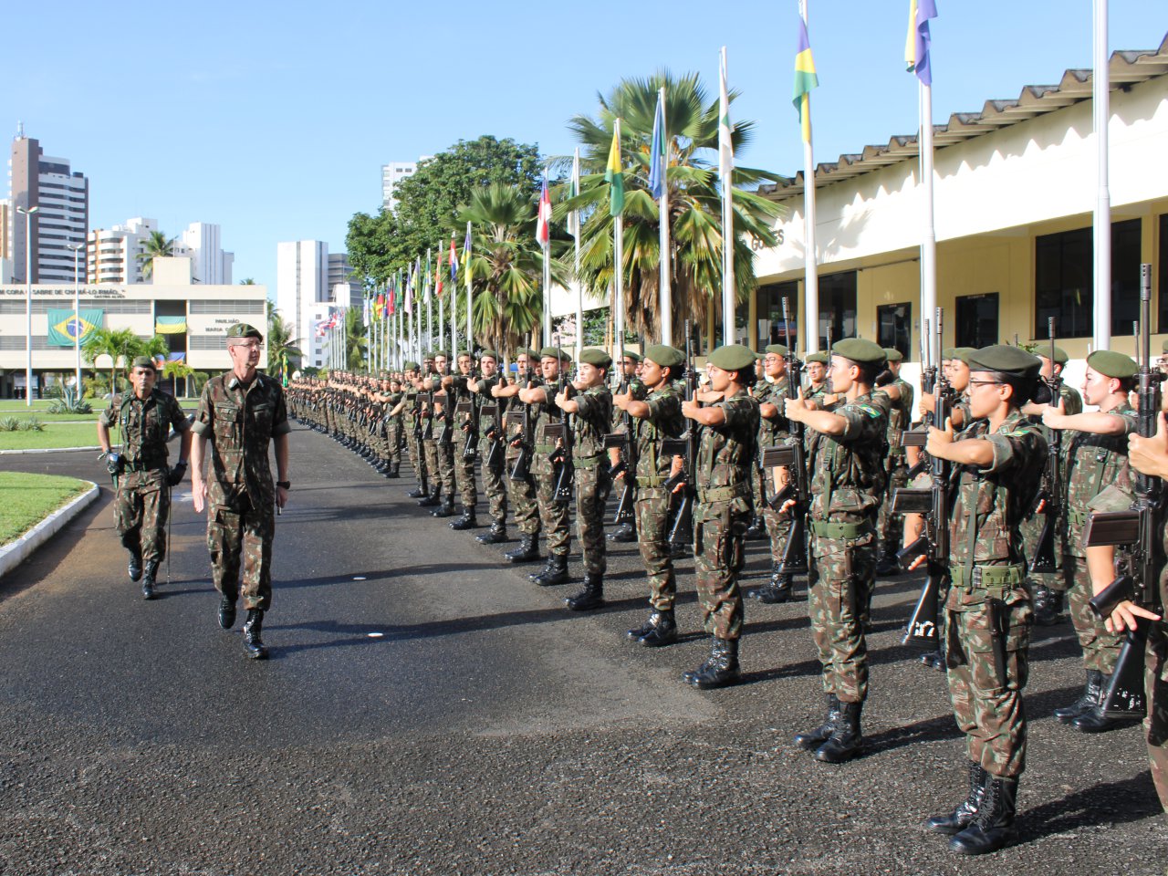 Mais de 4.000 mil vagas no Ministério da Defesa: novo concurso traz chances para Marinha, Exército e Força Aérea