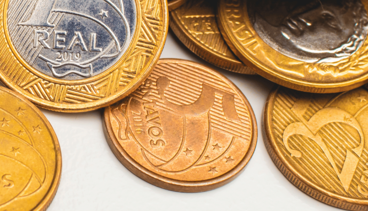 A moeda de 5 centavos de 1995, com falhas raras, pode valer até R$ 600 para colecionadores.