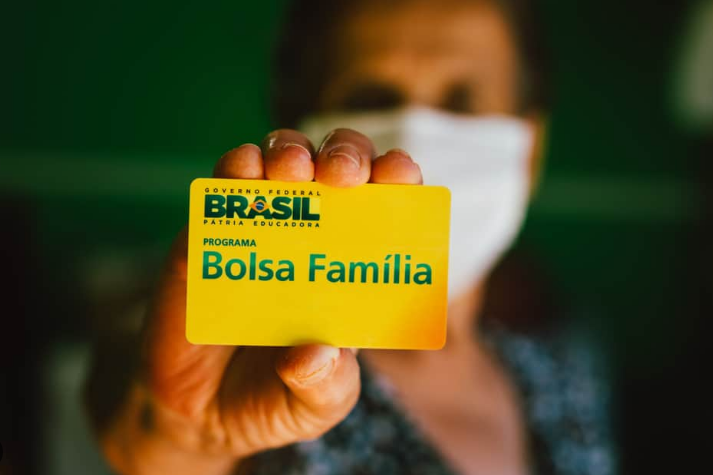 Governo ALERTA que PIX de R$850 será distribuído nesta semana para estes brasileiros; confira