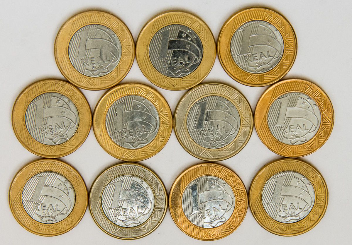Veja como ganhar mais de R$ 2.000 com 7 moedas de 1 REAL