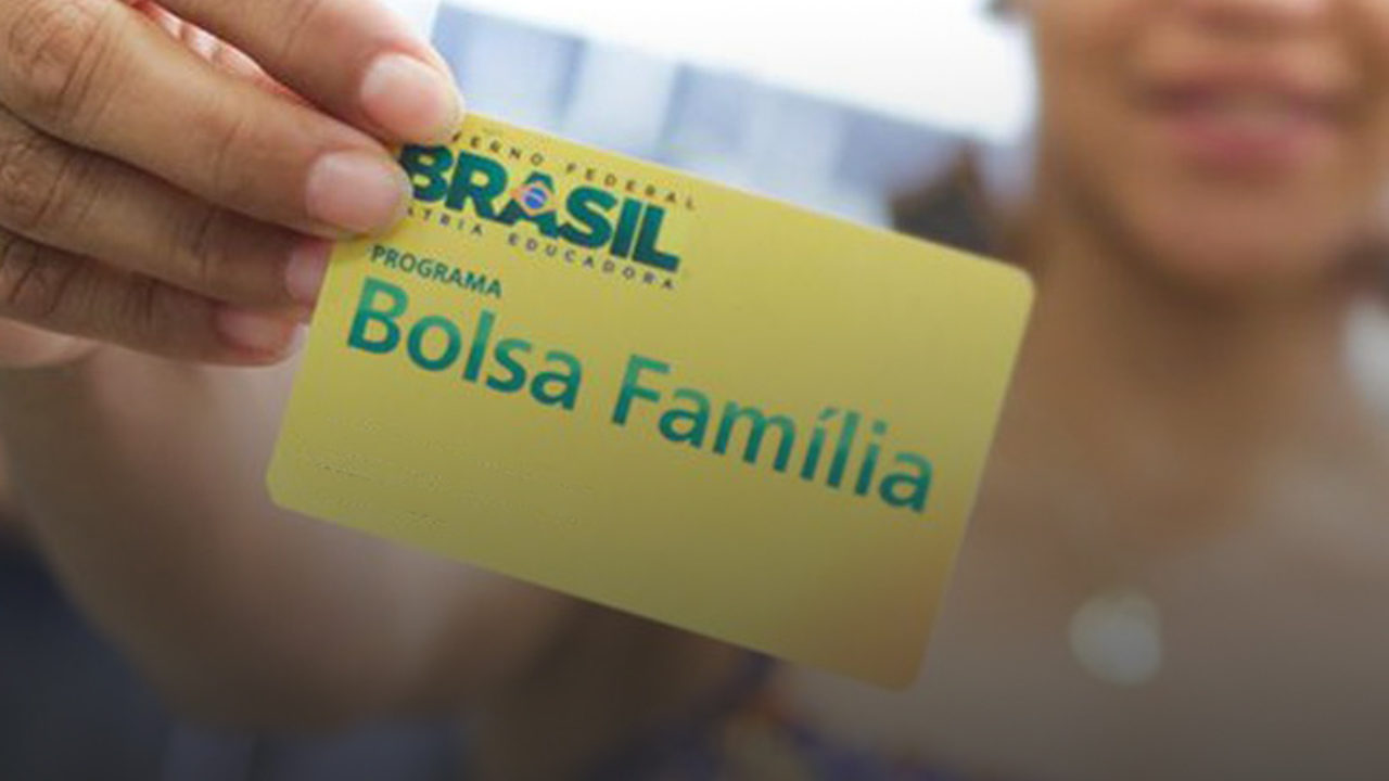 Bolsa Família faz PENÚLTIMO pagamento nesta terça (30/07); veja quem recebe