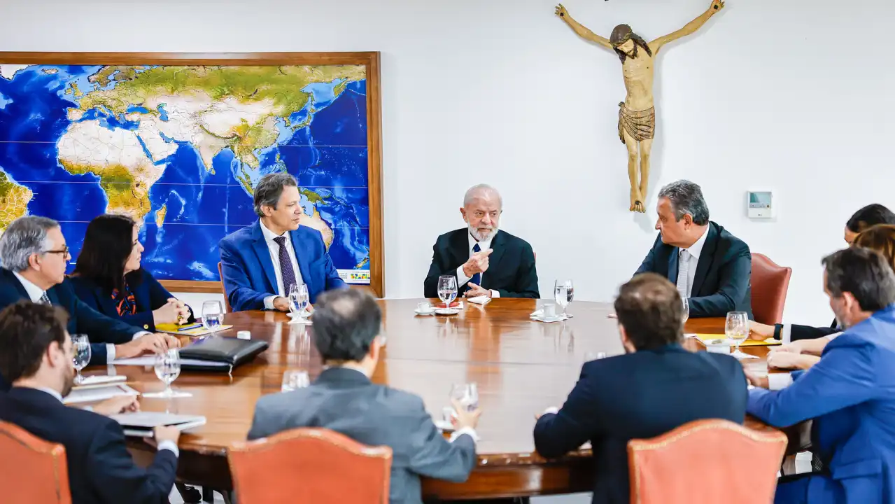 Lula convoca reunião de URGÊNCIA para discutir problema no INSS; entenda o que pode acontecer