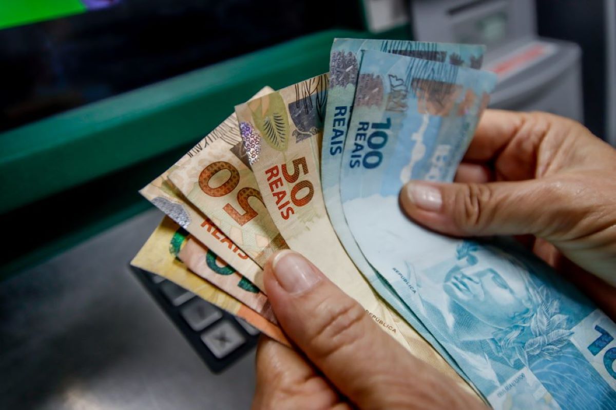 Salário mínimo IDEAL do Brasil surpreende em JUNHO; Confira
