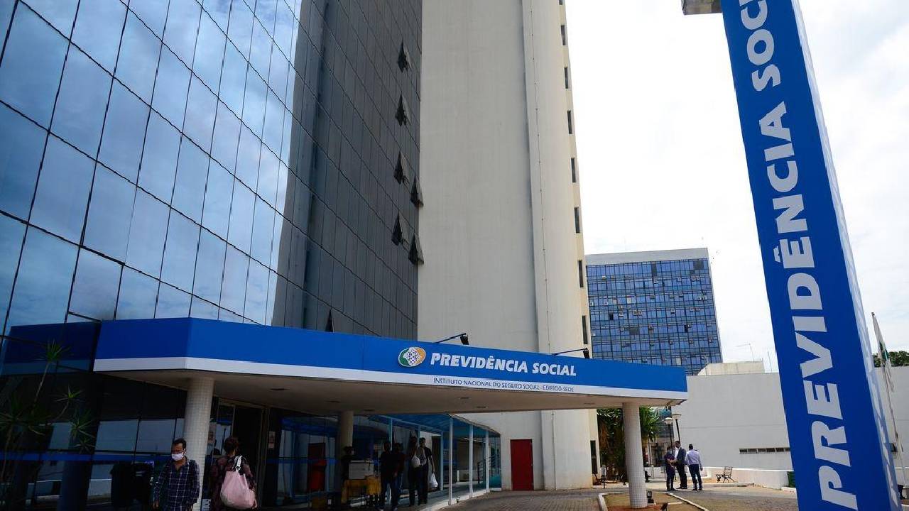 Após reunião, servidores do INSS tomam NOVA decisão sobre greve nas agências