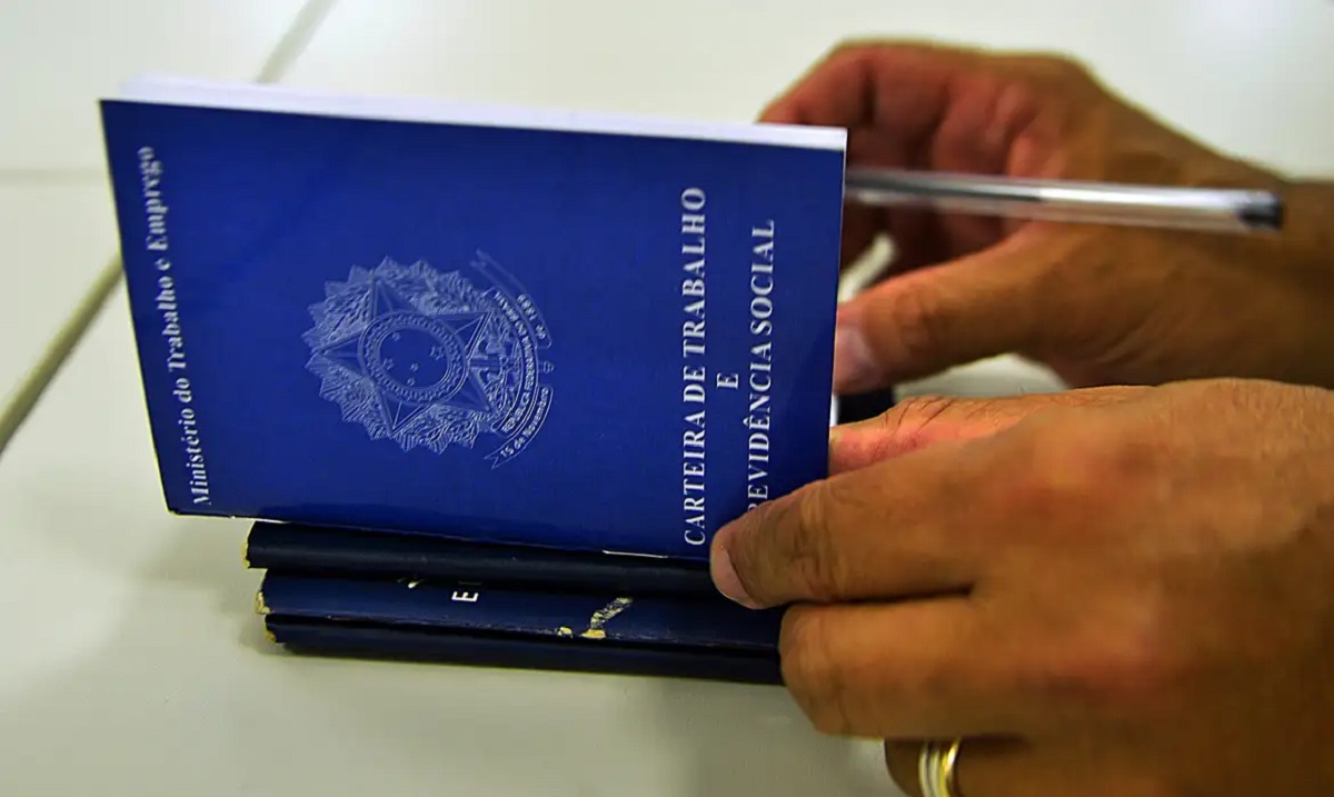 Novo emprego e Seguro-desemprego: saiba o que acontece com o benefício.