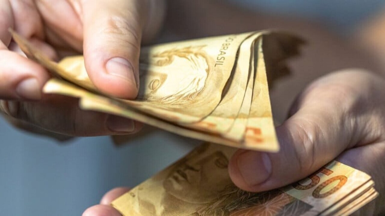 Novo auxílio de R$ 3,5 mil foi aprovado; veja quem pode receber