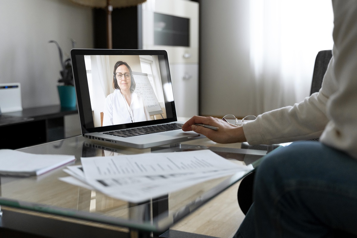 Precisa de emprego rápido? Veja os 7 cursos que podem acelerar sua contratação! Imagem: Freepik