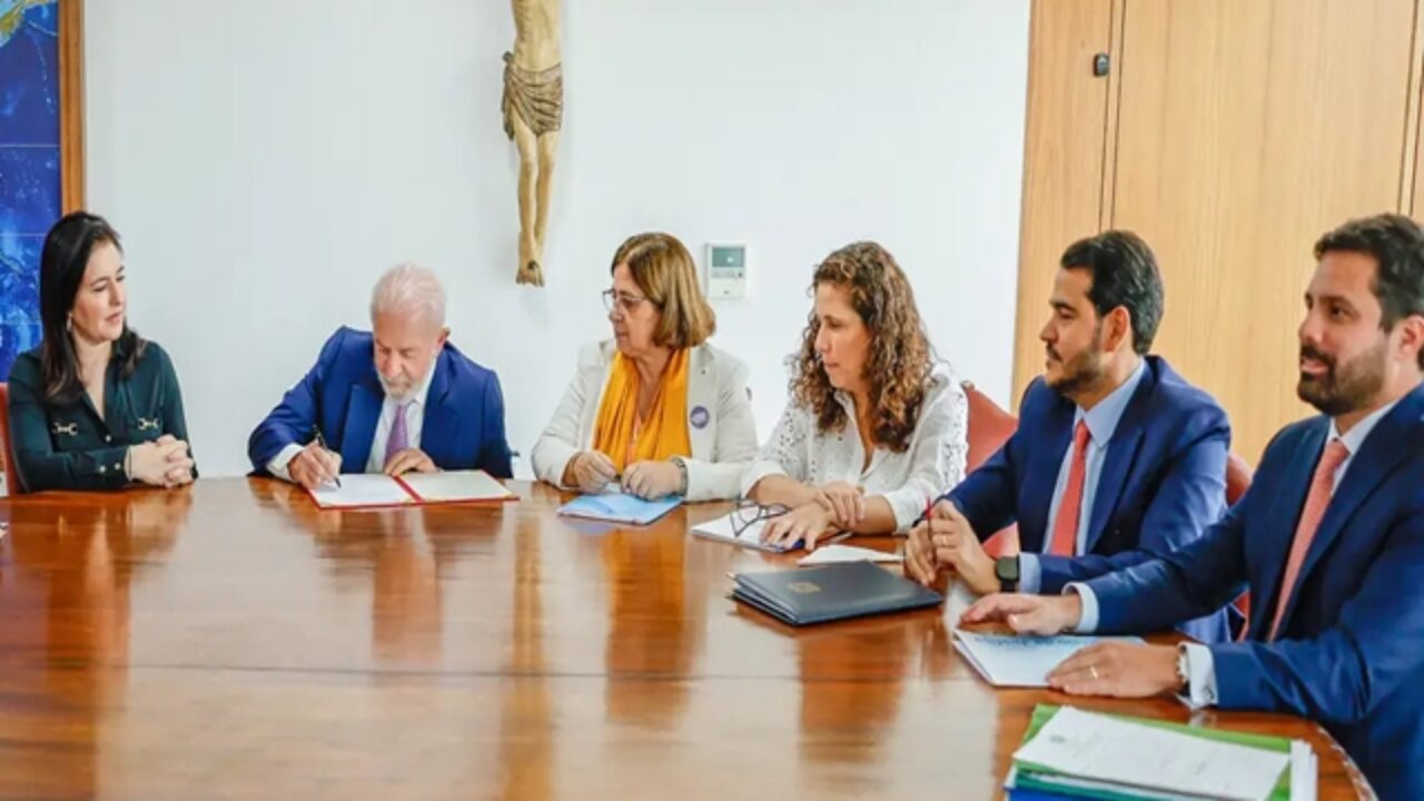 Lula indica criação de novo incentivo para quem quer se tornar professor