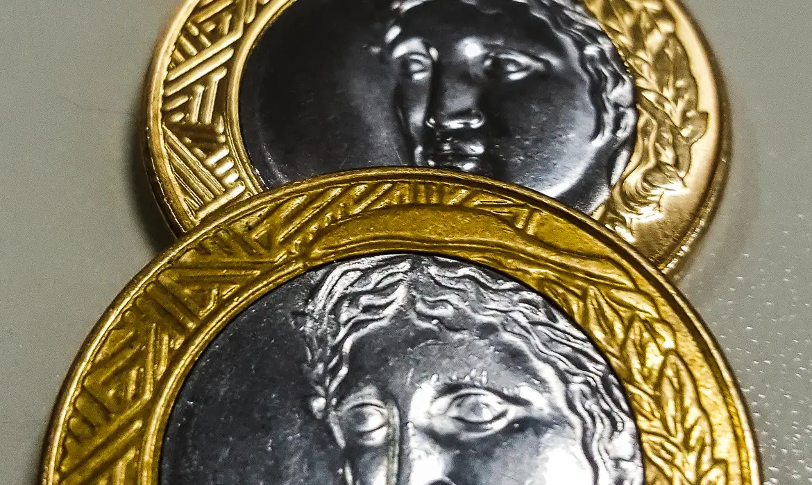Moedas raras de 1 real valem quase R$ 3 mil
