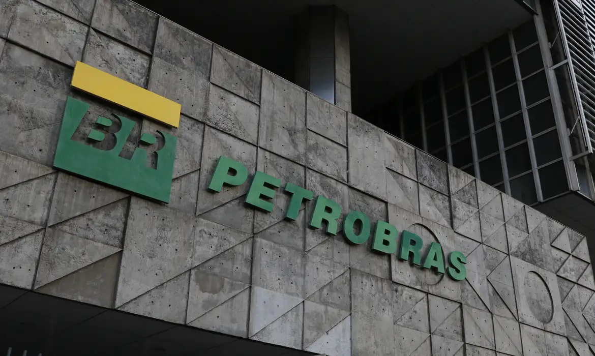 Com base no concurso de 2021 o concurso ofereceu mais de 4.500 vagas para cargos de nível superior. Imagem: Agência Brasil.