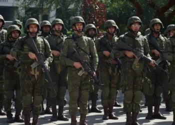 Soldados do Exército brasileiro em treinamento, simbolizando o concurso do Exército.