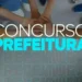 Mãos de várias pessoas unidas, simbolizando a colaboração e a urgência nas inscrições do concurso da Prefeitura.