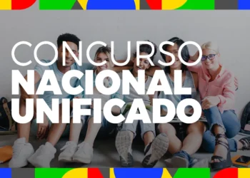 Grupo de jovens sorrindo, simbolizando a união e a diversidade no Concurso Nacional Unificado.