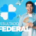 Homem feliz segurando várias cédulas de dinheiro em mãos, ao lado do texto “Resultado Federal” em fundo azul