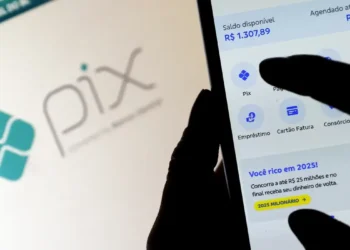 Tela de saldo Pix e recursos financeiros no smartphone, destacando saldo disponível