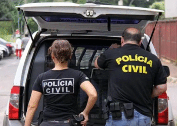 Policiais civis em ação, simbolizando a Polícia Civil e o concurso com novas vagas