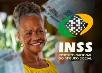 Esta imagem ilustra uma mulher com um sorriso, segurando uma nota de dinheiro enquanto o logotipo do INSS é mostrado ao fundo, destacando as mudanças no programa de aposentadoria para beneficiar os trabalhadores de forma mais rápida.