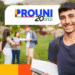 Estudante sorrindo com mochila, em um campus universitário. ProUni 2025: Inscrições para lista de espera terminam hoje (26).
