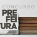 Texto concurso prefeitura ao lado de laptop e livros