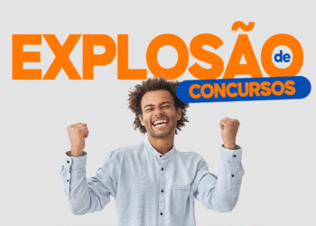 Homem comemorando com os punhos cerrados e um grande sorriso, ao lado da frase "Explosão de Concursos", representando as novas oportunidades de concursos.