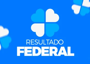 Sorteio da Loteria Federal com bilhetes e globos da Caixa Econômica