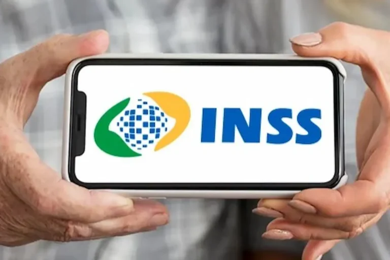 Logo do INSS em smartphone, indicando inscrição aberta para estágio.