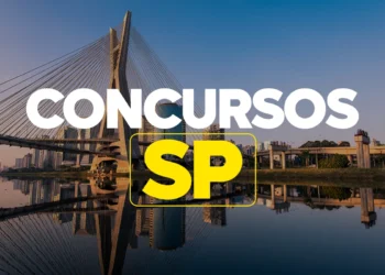 Ponte estaiada Octávio Frias de Oliveira em São Paulo com texto concursos SP em destaque na imagem