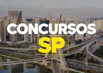 Vista aérea da Ponte Estaiada em São Paulo com texto concursos SP em destaque