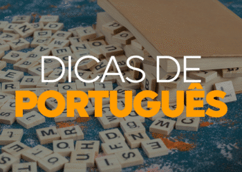 Peças de letras espalhadas representando estudo de gramática e palavras da língua portuguesa que não variam no plural