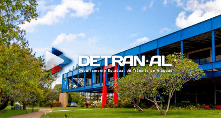 Fachada do prédio do Detran de Alagoas em um dia ensolarado.
