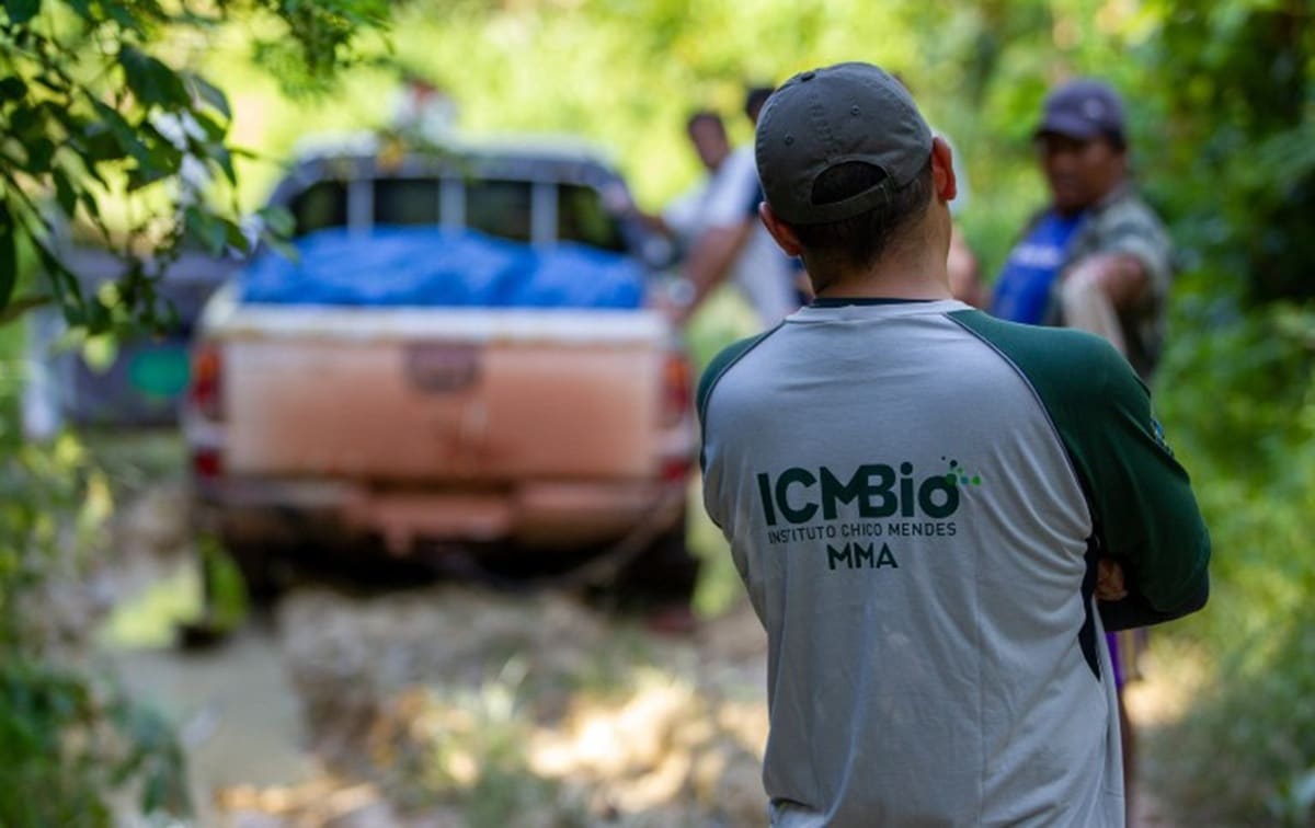 Equipe do ICMBio realiza atividades de campo em área de conservação ambiental.