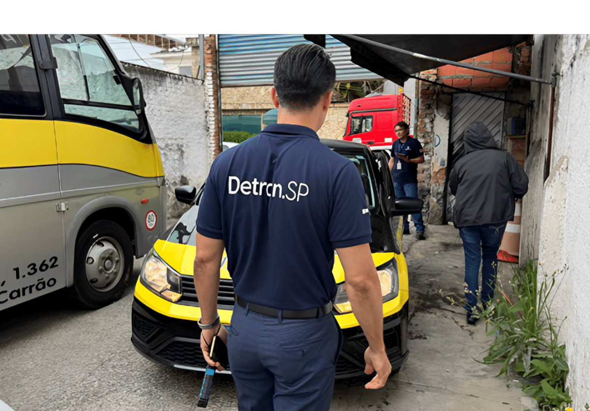 Agente Detran SP em atividade de fiscalização - Requisitos para concurso público 2025