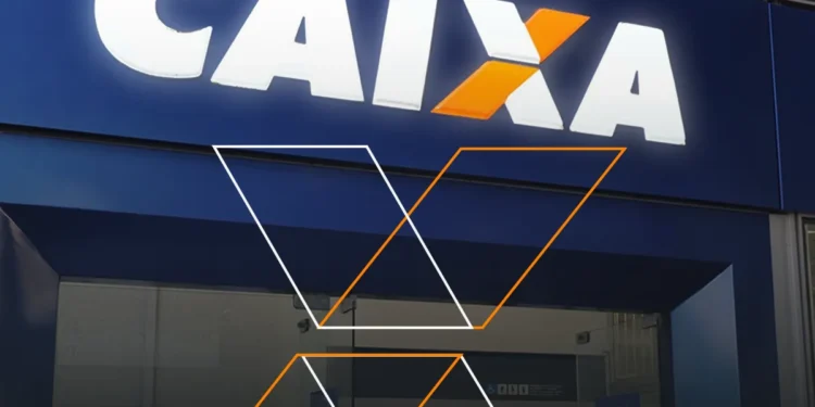 Imagem da fachada da agência da CAIXA Econômica Federal com o logotipo iluminado e visível.