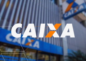 Logo CAIXA Econômica Federal em agência bancária anunciando novidades