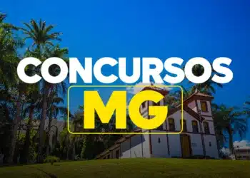 Paisagem com casarão colonial e palmeiras ao fundo, texto concursos MG em destaque