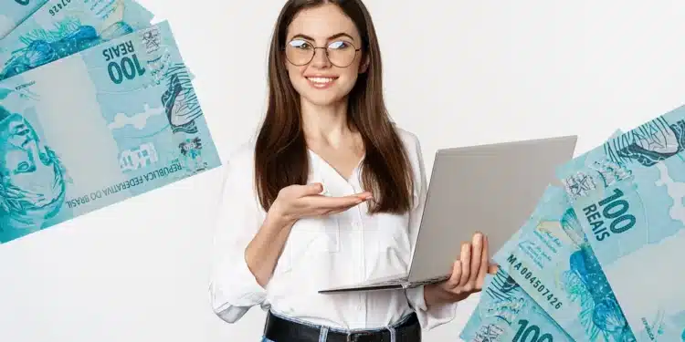Mulher sorridente com óculos segura notebook e é cercada por notas de 100 Reais, ilustrando o sucesso em profissões técnicas sem diploma.