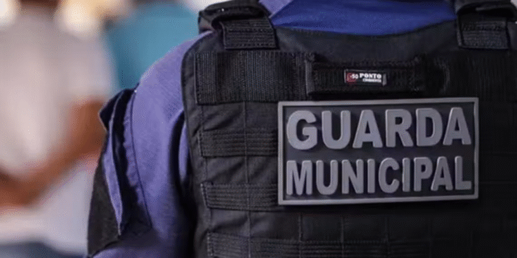 Uniforme oficial de Guarda Municipal usado pelos aprovados em concurso público.