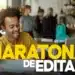 Jovem estudando entusiasmado para concursos com computador e celular numa cafeteria
