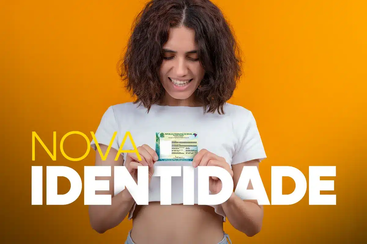 Mulher segurando a nova carteira de identidade em destaque, simbolizando informações sobre o custo de emissão do documento.
